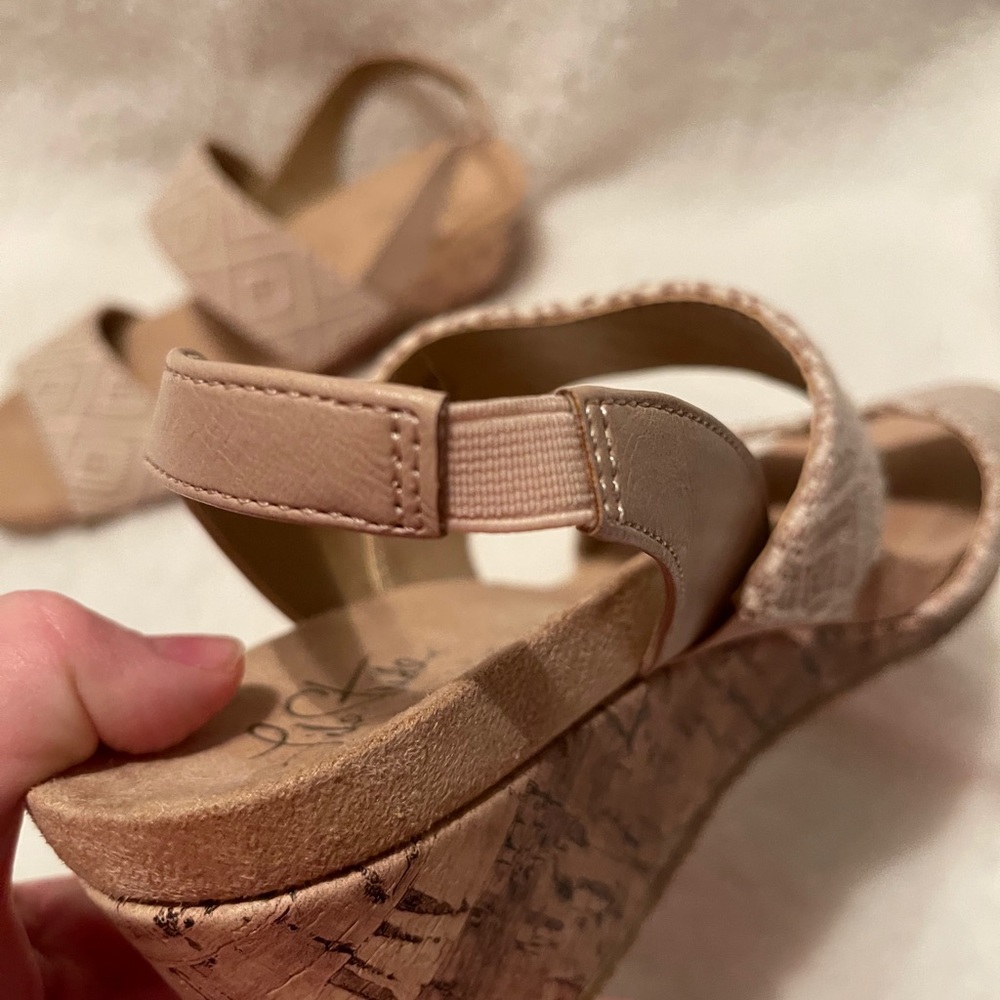 Life Stride Beige Patterned Wedge Sandals with Elastic Slingback - Picture 4 of 11